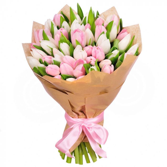 51 de lalele in nuante de alb si roz alcatuiesc un cadou superb pentru a-i spune "Multumesc" sau pentru a-i reaminti ca o iubesti.