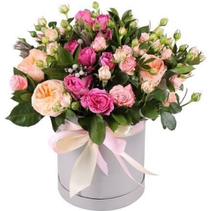 Trandafiri in cutie Djulieta